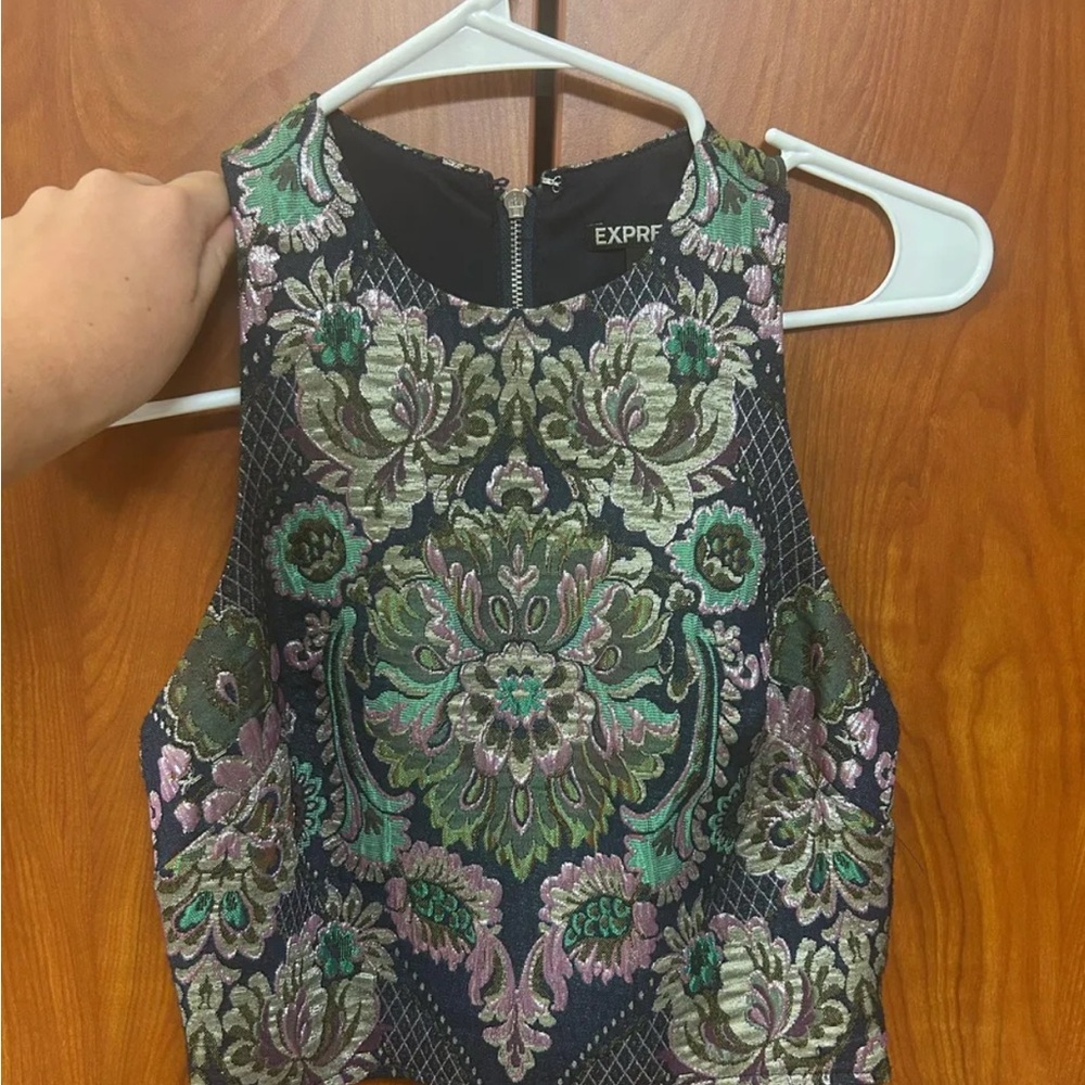 Express Crop Top with Floral Patterns